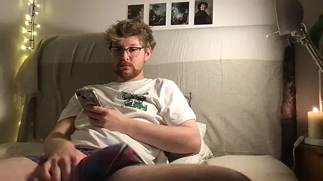 Snapshot of Angus80085 chatting on 11/13/25, 09:36 Angus80085 online show from 11/13/25, 09:36