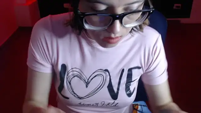 Snapshot of cristal_hills_19 chatting on 02/13/26, 05:31 cristal hills 19 online show from 02/13/26, 05:31