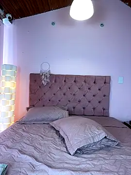 Snapshot of saramooon chatting on 10/27/25, 01:37 saramooon online show from 10/27/25, 01:37