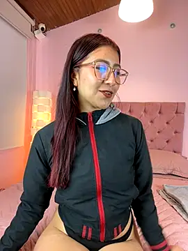 Snapshot of saramooon chatting on 10/28/25, 01:36 saramooon online show from 10/28/25, 01:36