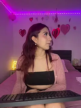 Snapshot of saramooon chatting on 02/19/26, 02:24 saramooon online show from 02/19/26, 02:24