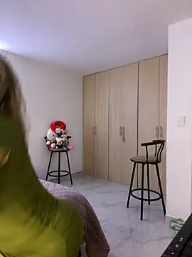 Zoe riivas online show from 10/15/25, 11:05