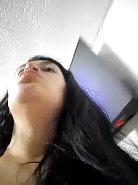 alejitasweet online show from 10/18/25, 02:25