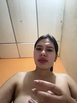 Snapshot of Brianna_bunny05 chatting on 04/19/26, 04:23 Brianna bunny05 online show from 04/19/26, 04:23
