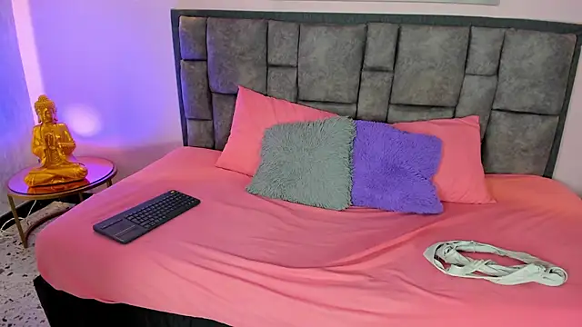 Xiomara Stwart online show from 10/06/25, 12:24