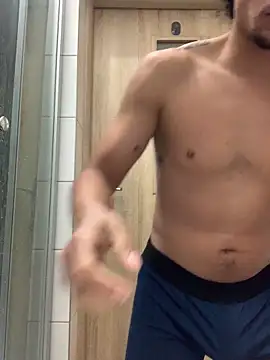 Snapshot of longitu3 chatting on 09/30/25, 04:39 longitu3 online show from 09/30/25, 04:39