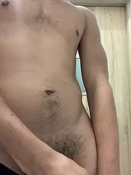 Snapshot of longitu3 chatting on 10/02/25, 09:00 longitu3 online show from 10/02/25, 09:00