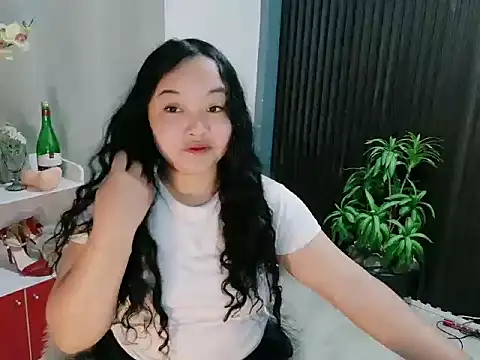 Snapshot of UrFavouriteCravings chatting on 01/14/26, 03:50 UrFavouriteCravings online show from 01/14/26, 03:50