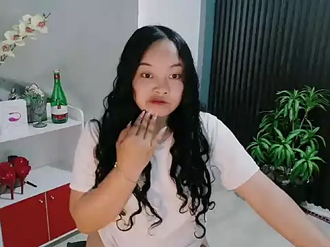 Snapshot of UrFavouriteCravings chatting on 02/04/26, 02:39 UrFavouriteCravings online show from 02/04/26, 02:39