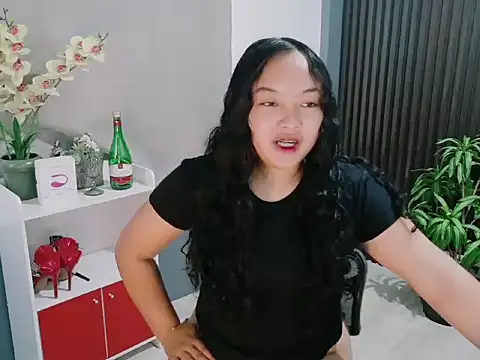 Snapshot of UrFavouriteCravings chatting on 02/05/26, 01:43 UrFavouriteCravings online show from 02/05/26, 01:43