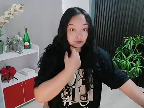 Snapshot of UrFavouriteCravings chatting on 02/06/26, 02:27 UrFavouriteCravings online show from 02/06/26, 02:27