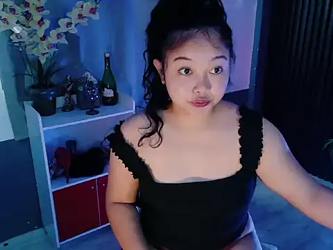 Snapshot of UrFavouriteCravings chatting on 02/16/26, 02:51 UrFavouriteCravings online show from 02/16/26, 02:51