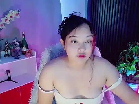 Snapshot of UrFavouriteCravings chatting on 03/05/26, 02:29 UrFavouriteCravings online show from 03/05/26, 02:29