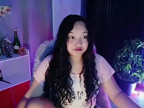 Snapshot of UrFavouriteCravings chatting on 03/11/26, 06:30 UrFavouriteCravings online show from 03/11/26, 06:30