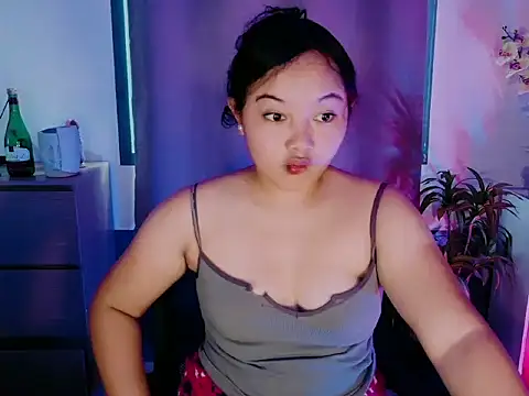 Snapshot of UrFavouriteCravings chatting on 04/06/26, 02:09 UrFavouriteCravings online show from 04/06/26, 02:09