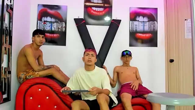 VERY HOT GUYS online show from 11/03/25, 01:45