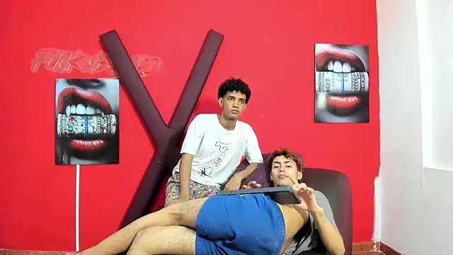 VERY HOT GUYS online show from 04/15/26, 07:58