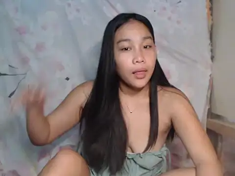 Snapshot of luna_light23 chatting on 10/29/25, 12:57 luna light23 online show from 10/29/25, 12:57