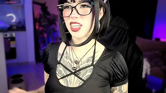 VanessaBlackrose online show from 05/18/26, 01:02