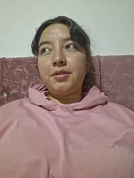 Snapshot of annyaparis chatting on 03/27/26, 01:11 annyaparis online show from 03/27/26, 01:11
