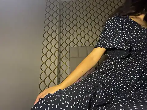 Snapshot of dubyzubygirl chatting on 03/27/26, 03:56 dubyzubygirl online show from 03/27/26, 03:56