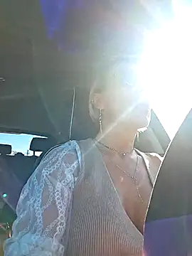 KirraWhite online show from 10/31/25, 10:27