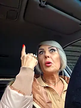 KirraWhite online show from 11/08/25, 06:24