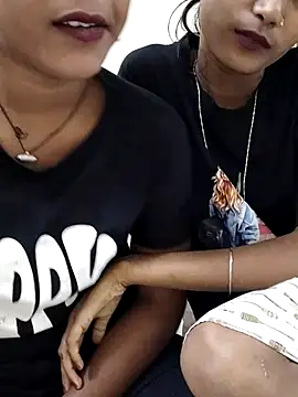 Snapshot of Unique_girls90 chatting on 11/06/25, 03:02 Unique girls90 online show from 11/06/25, 03:02