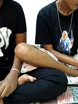 Snapshot of Unique_girls90 chatting on 11/08/25, 04:01 Unique girls90 online show from 11/08/25, 04:01