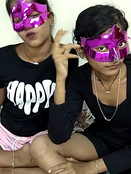 Snapshot of Unique_girls90 chatting on 11/14/25, 06:17 Unique girls90 online show from 11/14/25, 06:17