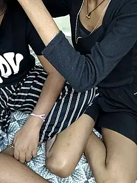 Snapshot of Unique_girls90 chatting on 11/15/25, 10:56 Unique girls90 online show from 11/15/25, 10:56