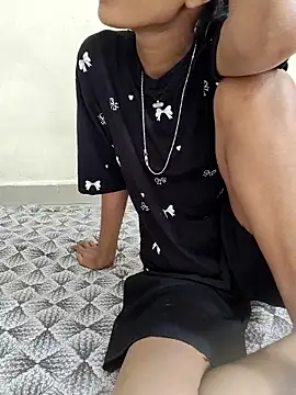 Snapshot of Unique_girls90 chatting on 11/28/25, 10:40 Unique girls90 online show from 11/28/25, 10:40