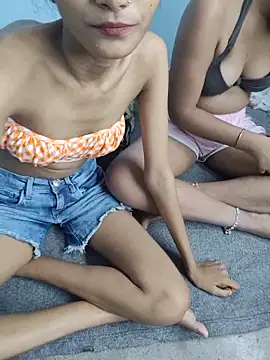 Unique girls90 online show from 05/24/26, 12:43