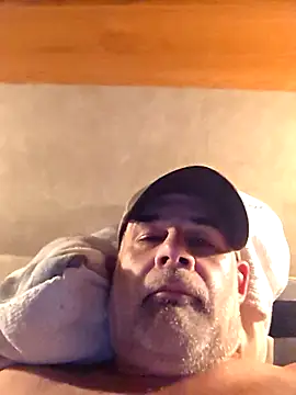 Snapshot of DeeBestEver chatting on 11/01/25, 01:24 DeeBestEver online show from 11/01/25, 01:24