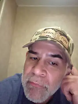 Snapshot of DeeBestEver chatting on 12/18/25, 06:36 DeeBestEver online show from 12/18/25, 06:36