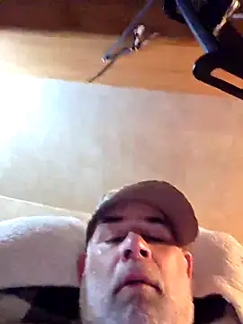 Snapshot of DeeBestEver chatting on 12/22/25, 01:24 DeeBestEver online show from 12/22/25, 01:24
