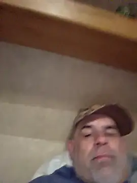 Snapshot of DeeBestEver chatting on 03/28/26, 10:31 DeeBestEver online show from 03/28/26, 10:31