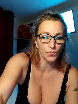 Fifi83Bell online show from 12/18/25, 06:47