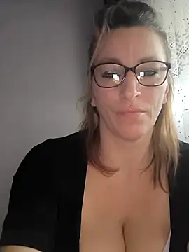 Snapshot of Fifi83Bell chatting on 02/13/26, 02:13 Fifi83Bell online show from 02/13/26, 02:13