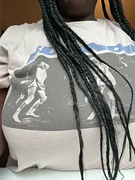 Snapshot of nanaisbackk chatting on 11/23/25, 01:33 nanaisbackk online show from 11/23/25, 01:33