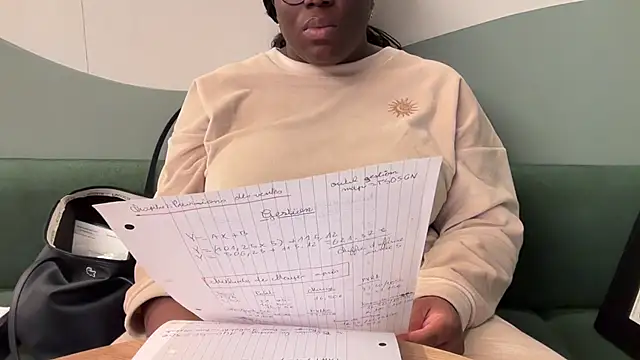 Snapshot of nanaisbackk chatting on 12/16/25, 07:35 nanaisbackk online show from 12/16/25, 07:35