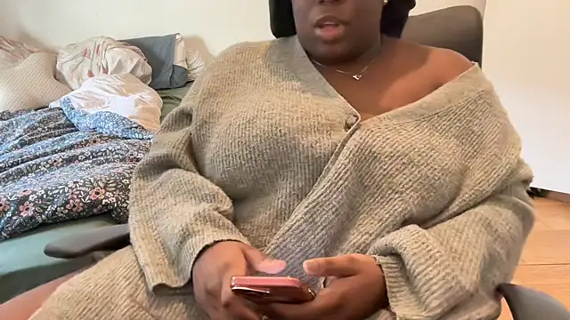 Snapshot of nanaisbackk chatting on 02/17/26, 09:28 nanaisbackk online show from 02/17/26, 09:28