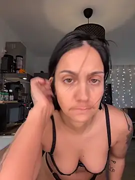 LaPetiteKim online show from 12/04/25, 08:56