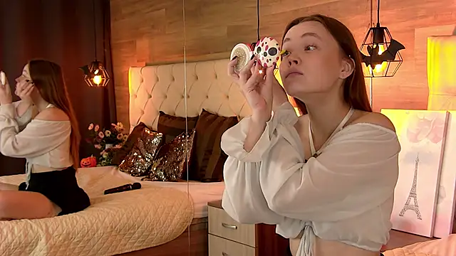 EmmaCamm online show from 10/28/25, 07:01