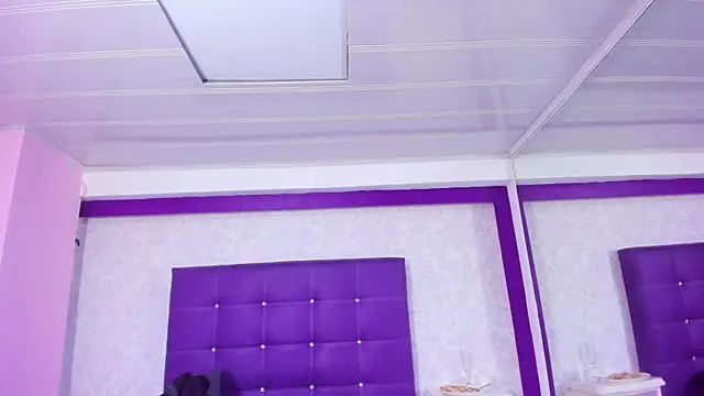 LeaMoreau22 online show from 11/23/25, 12:49