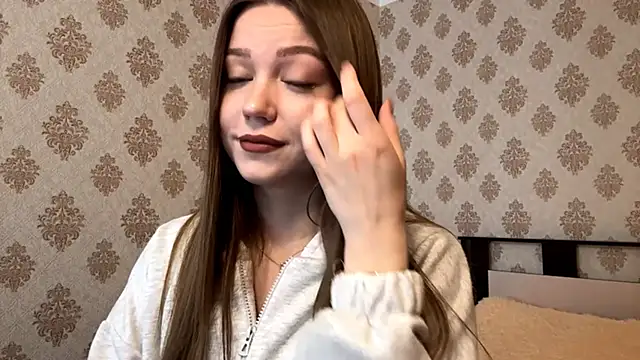 KissMeViolet online show from 10/01/25, 04:51