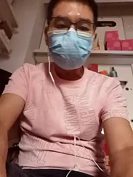 Snapshot of chougegg0214 chatting on 10/13/25, 05:07 chougegg0214 online show from 10/13/25, 05:07