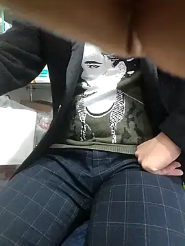 Snapshot of chougegg0214 chatting on 11/06/25, 05:52 chougegg0214 online show from 11/06/25, 05:52