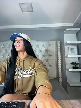 Snapshot of Daphnne_XXX chatting on 11/22/25, 07:13 Daphnne XXX online show from 11/22/25, 07:13