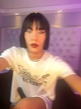 Snapshot of Daphnne_XXX chatting on 11/24/25, 07:35 Daphnne XXX online show from 11/24/25, 07:35